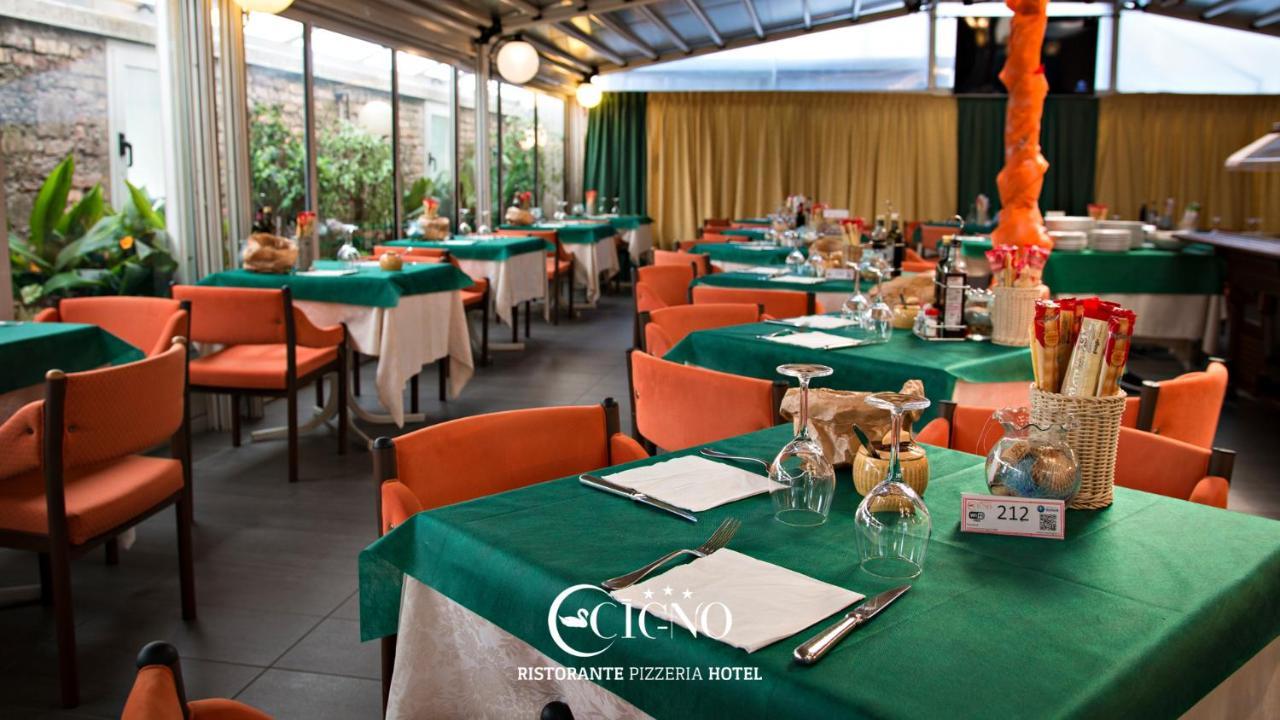 Hotel Ristorante Cigno - Camere And Aparthotel Latisana Exterior foto